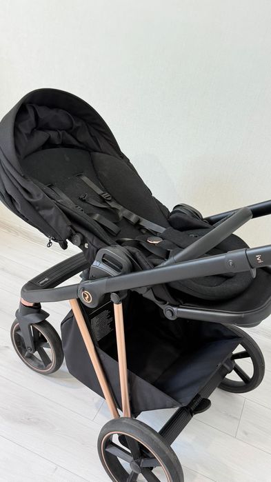 Дитячу коляску 2/1