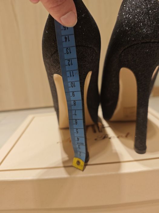 Buty na obcasie czarne