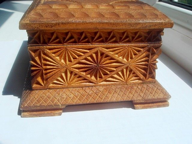 Шкатулка резная из дерева ручной работы