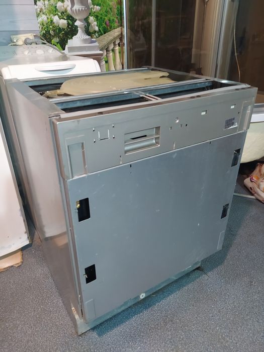 Продам посудомийну машину whirlpool