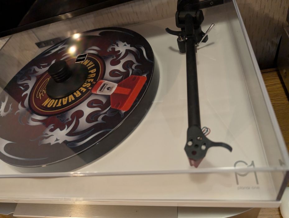 Gramofon Rega P1