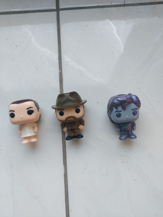 Фігуркі з кіндерів kinder joy дивні дива