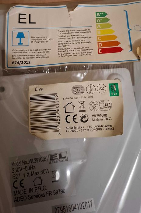 Candeeiro de parede novo