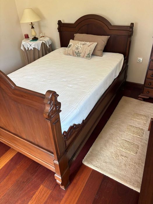 Cama 1,20 largura, madeira maciça