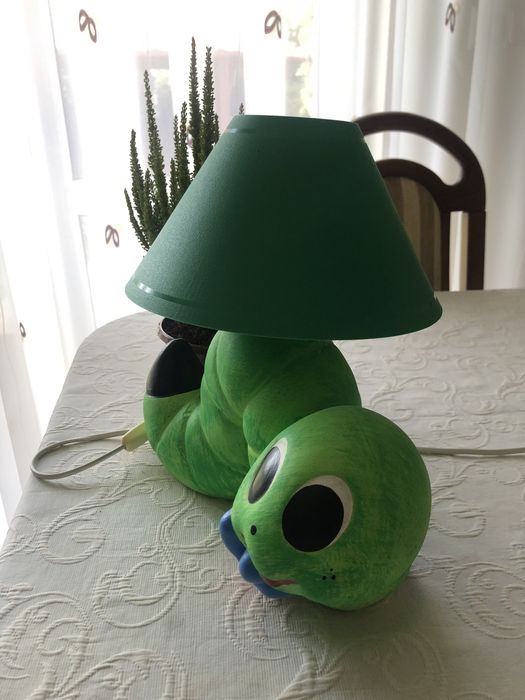 Lampa nocna dla dzieci wesoła gąsiennica