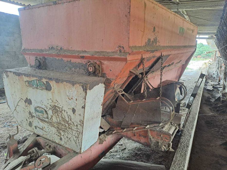 Vende-se misturadora para silagem