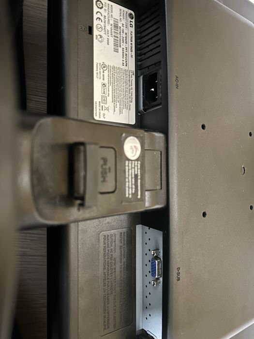 Monitores ASUS e LG