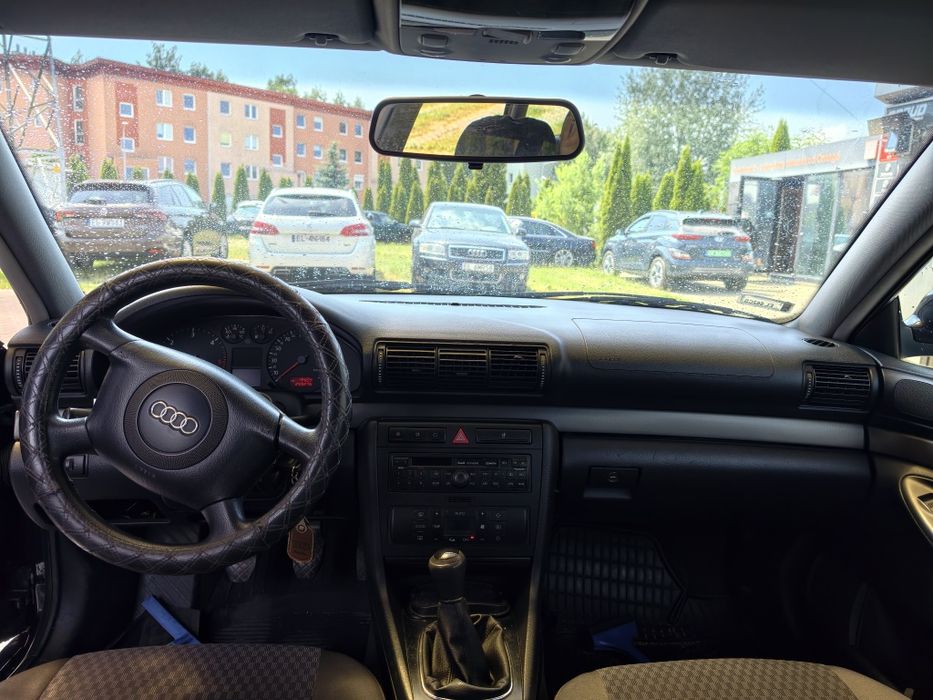Audi A4 Avant Kombi granat metallic r.2000