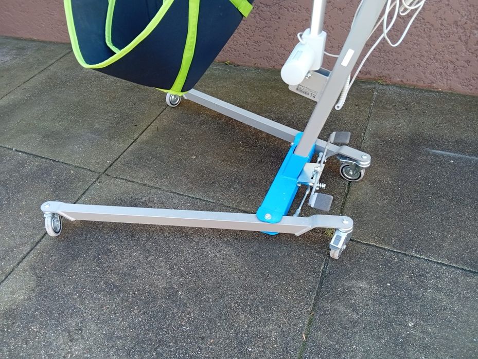 Grua de transferência para pessoas com mobilização reduzida