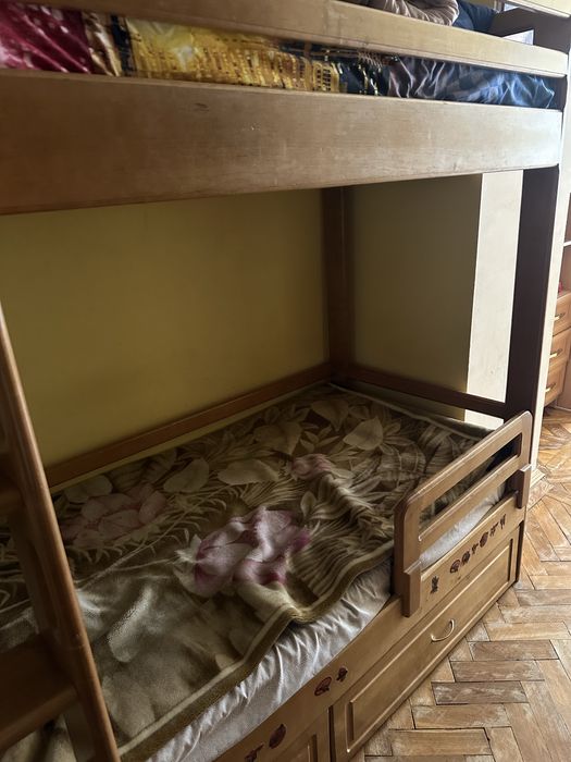 Дитяче ліжко деревяне