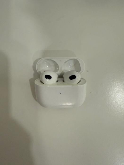 AirPods 3 Apple