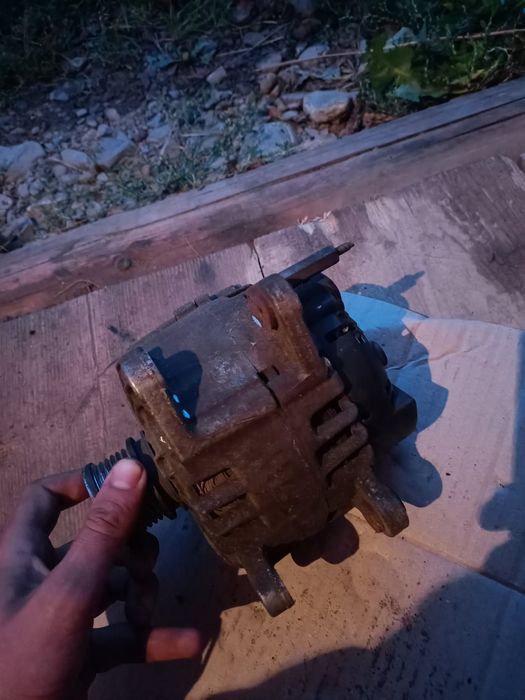 Генератор т5  transporter T5 2.0 140A valeo