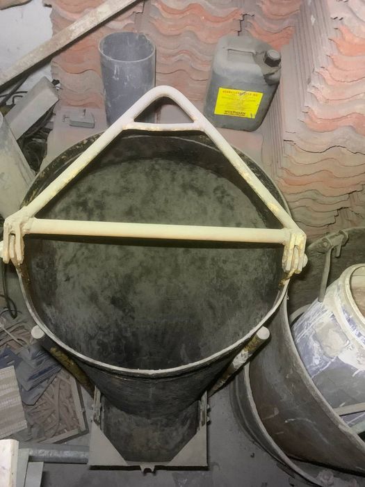 Lote três baldes para grua