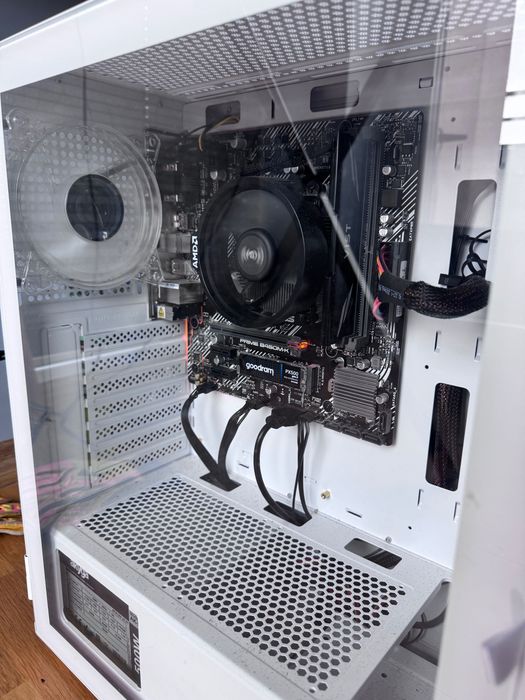 Komputer Ryzen 7 5700G / 16 GB RAM / Radeon Vega 8 / SSD 1 TB M.2