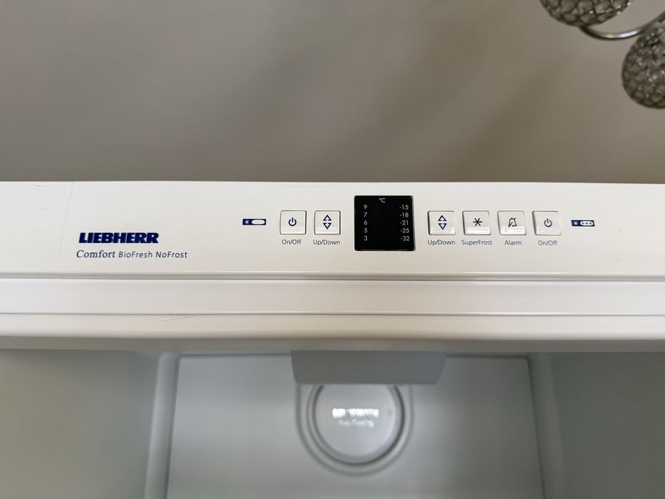 Холодильник Liebherr CBN 3913