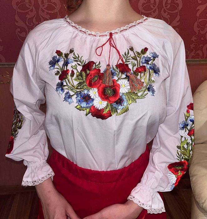 Нарядный костюм с ручной вышивкой в украинском стиле:вышиванка + юбка