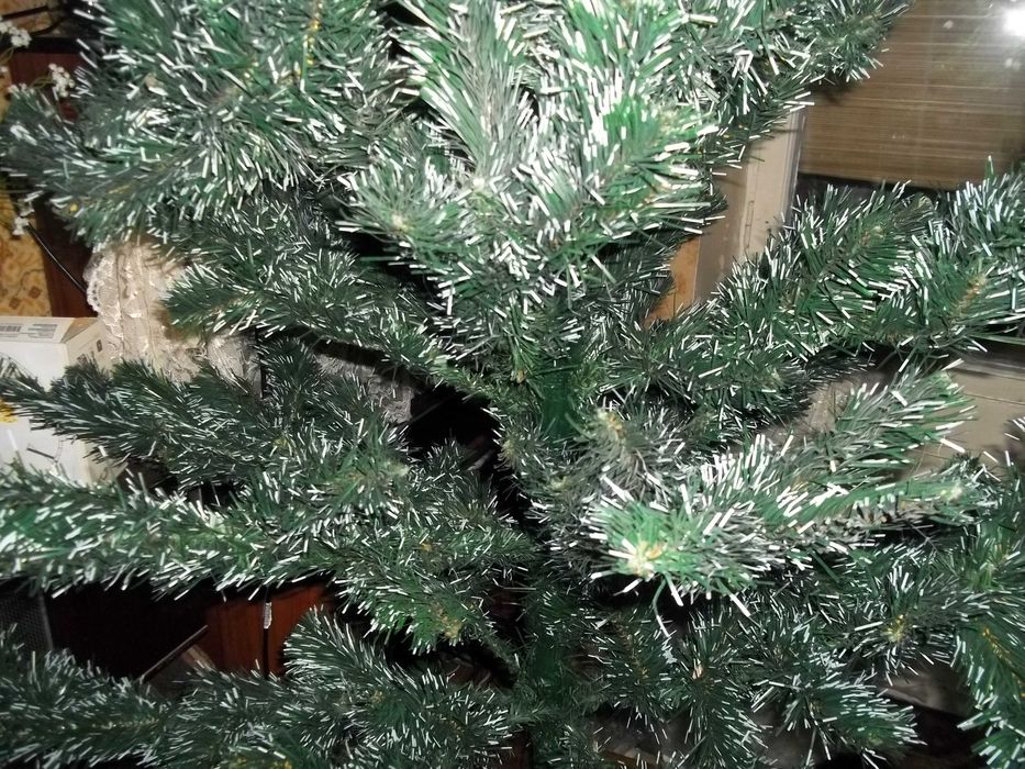 елка на новый год новая