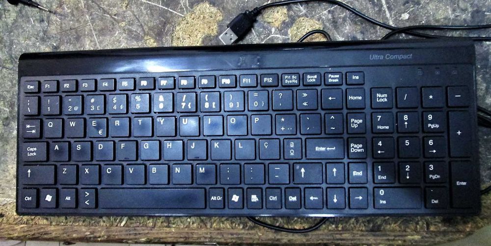 informática, teclados, ratos , etc.