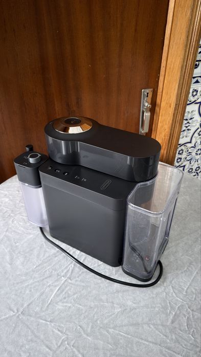 Máquina Nespresso Vertuo Lattissima com Garantia