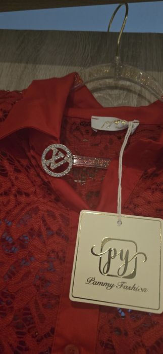 Czerwona koszula koronka