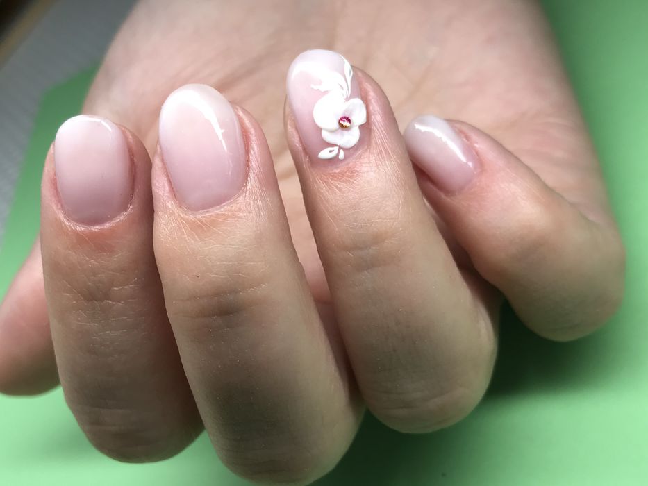 Unhas de gel acrilico ou verniz de gel