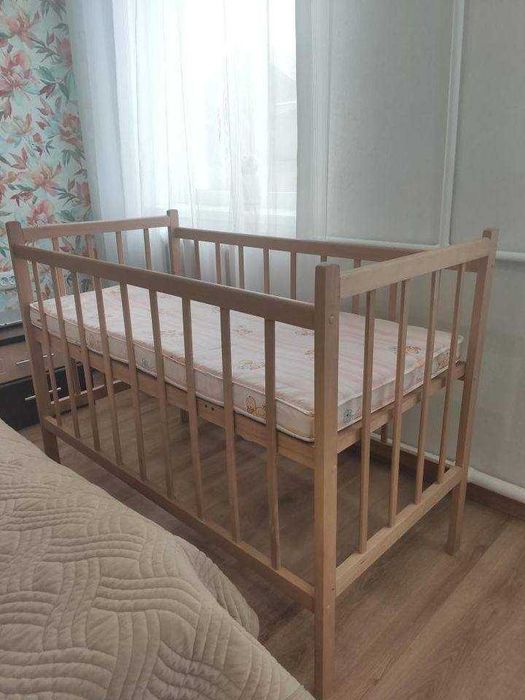 Продам дитяче ліжко з матрацом