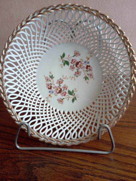 Porcelanowe  miski na owoce.