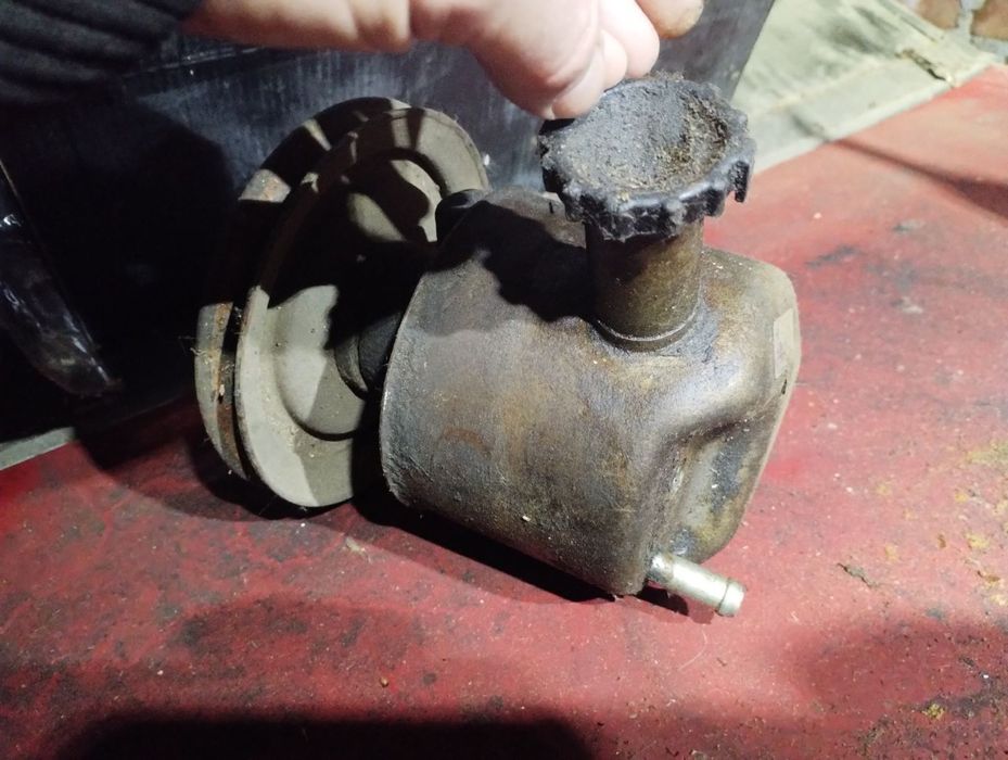 Насос ГУР  Мазда 929 двигун MA