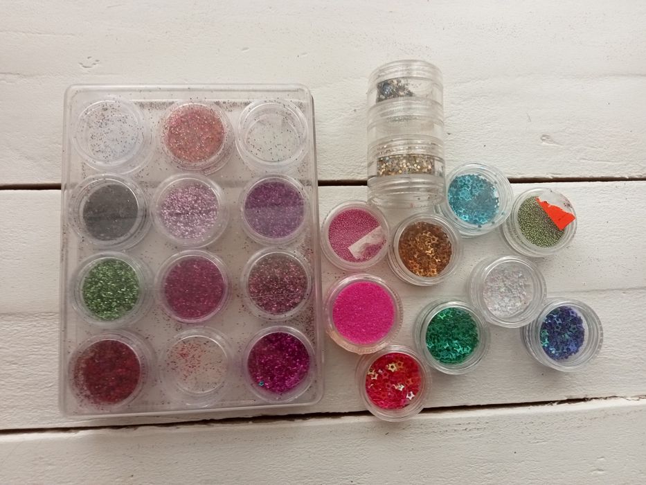 Zestaw brokatów i ozdób