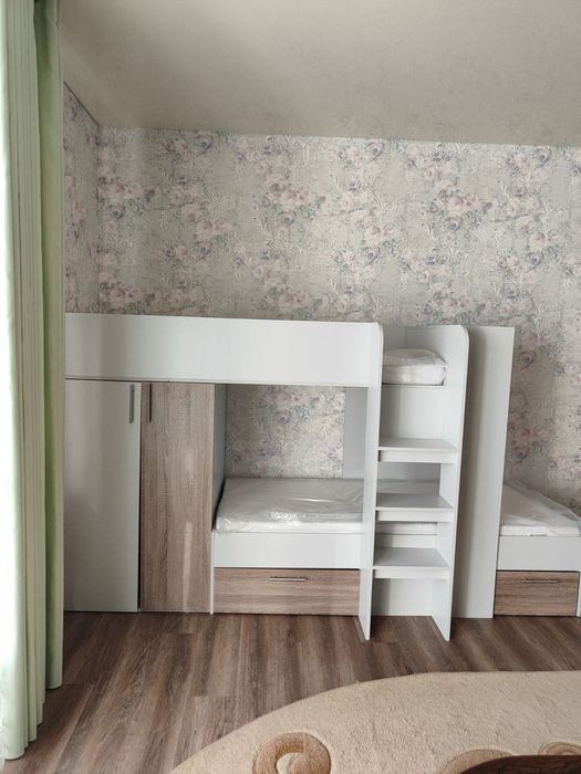 Двухярусная кровать с шкафами