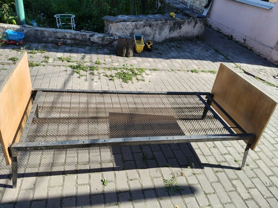 Продам ліжко металеве.
