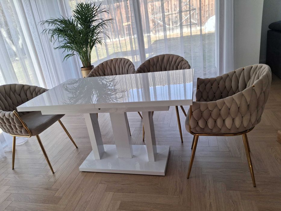 Stół biały rozkładany