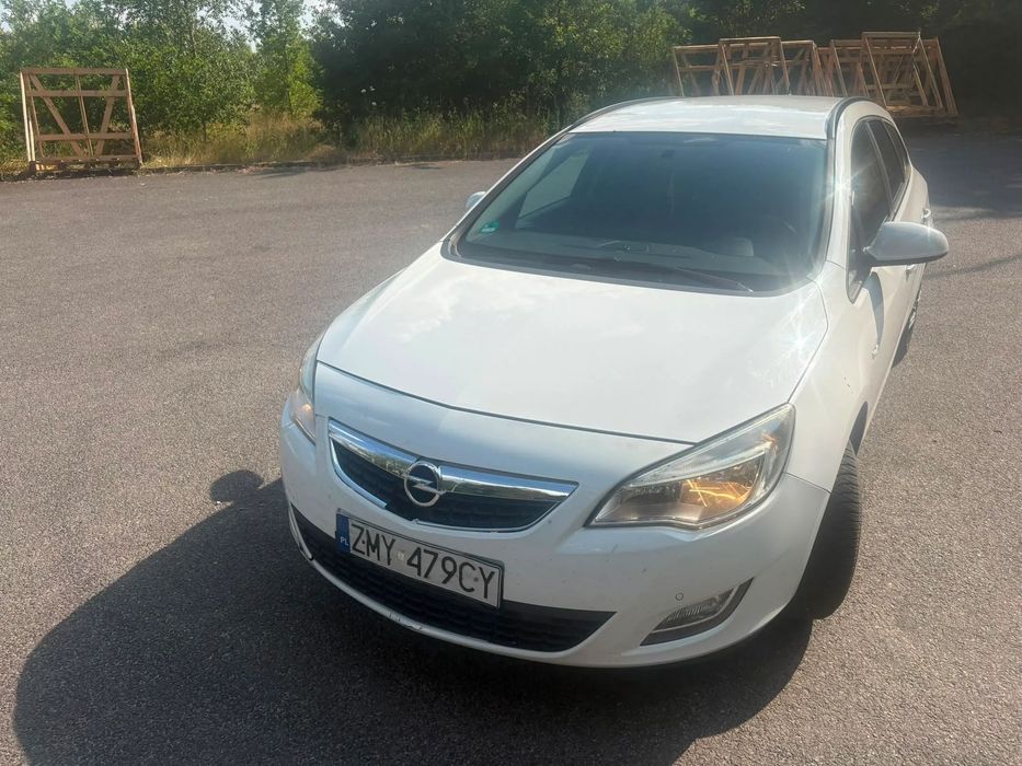 Opel Astra Opel Astra J 1.7 125km disel  klima tempomat podgrzewana kierownica