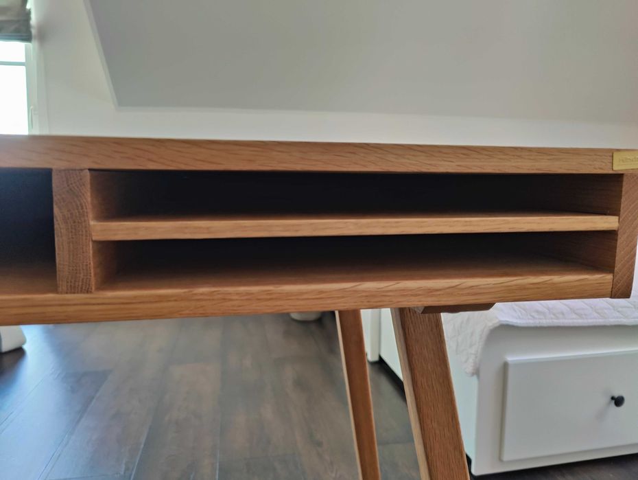 Hübsch - Biurko dębowe z szufladą i schowkiem