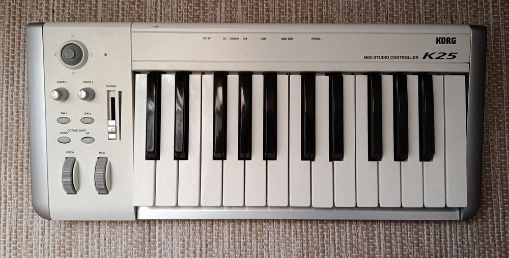 Korg K25 controlador midi