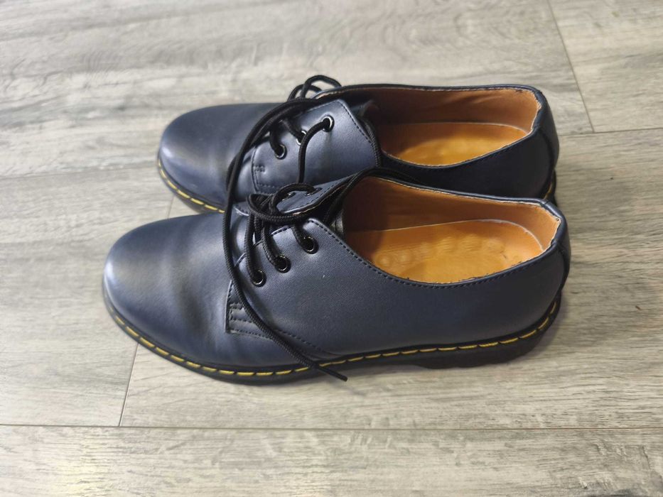 Sapatos imitação Dr. Martens azul