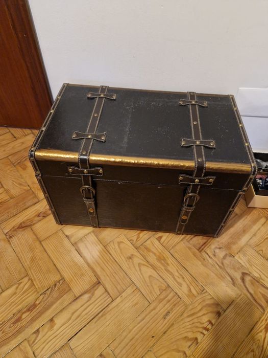 Baú vintage com muito bonito