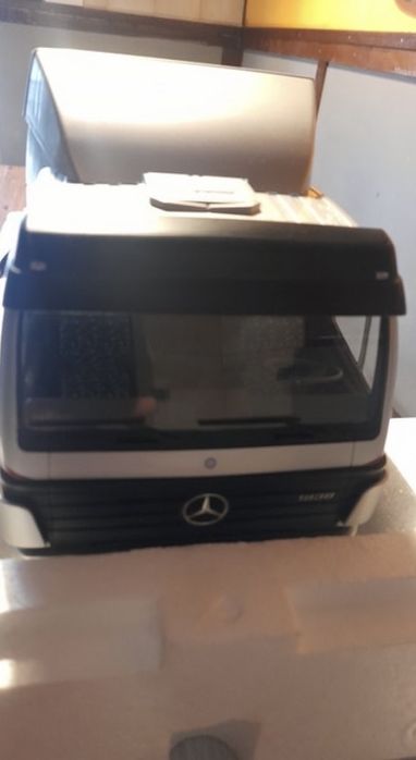 Mercedes Camião Model Car Group Escala 1/18