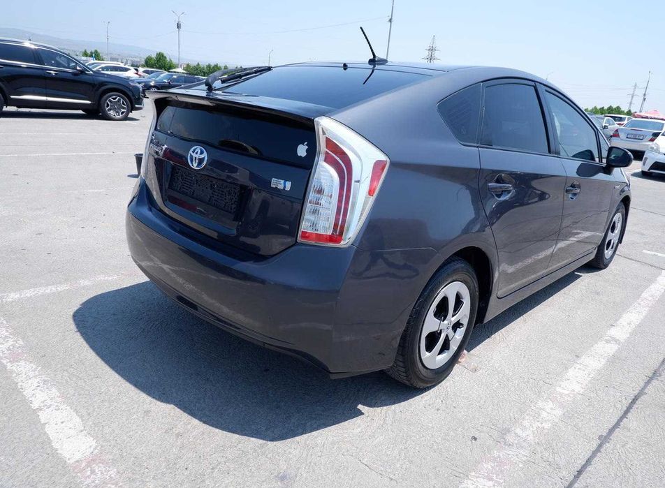 Оренда Toyota Prius Пріус Гібрид з ГБО авто під таксі