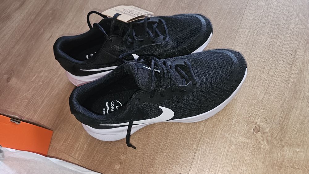 Tenis  de homem Nike Revolution 7