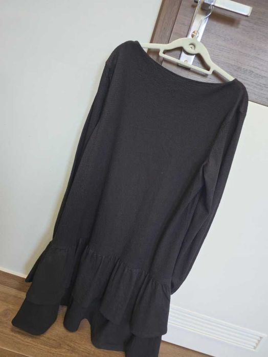 Mohito_Czarna sukienka z falbanami, na wyjście, teatr, opera_XL j.NOWA