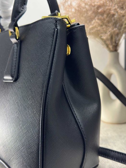Жіноча сумка Prada Saffiano чорна / Женская кожаная сумка Прада черная