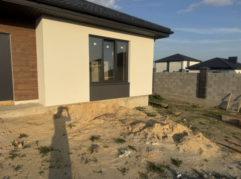 Продам сучасну,стильну американку з внутрішніми роботами.АН"SOFIA".