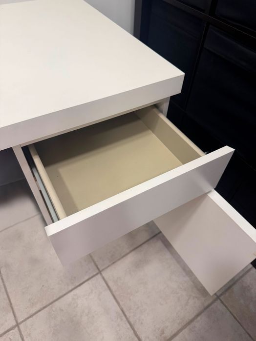 Secretária Ikea  MALM e Cadeira Ikea MILLBERGET