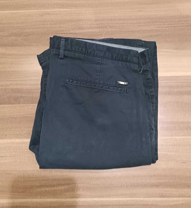 Spodnie bawełniane chinosy Slim Fit W34 (L) granatowe Hugo Boss