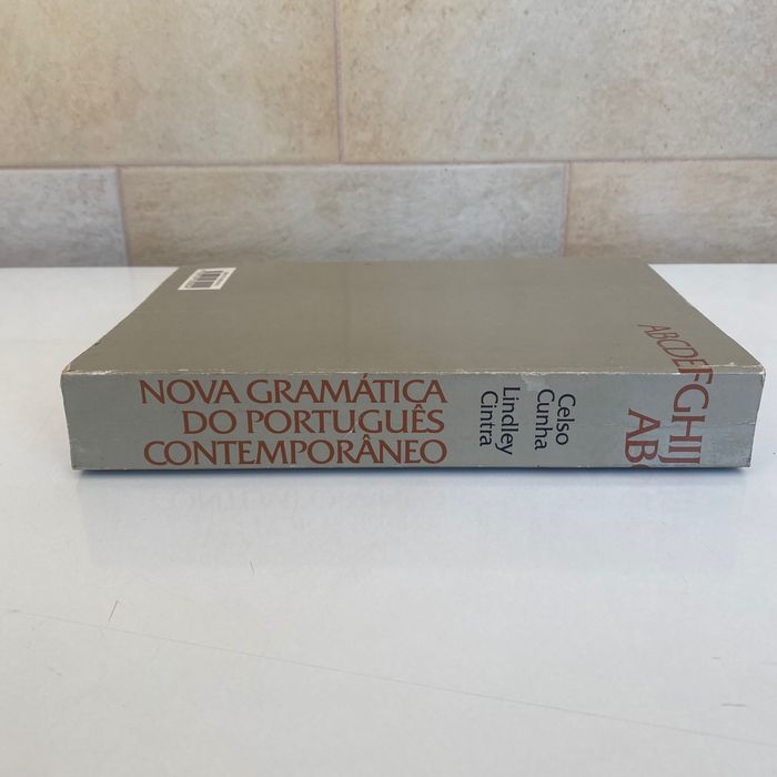 Nova Gramática do Português Contemporâneo - Celso Cunha Lindley Cintra