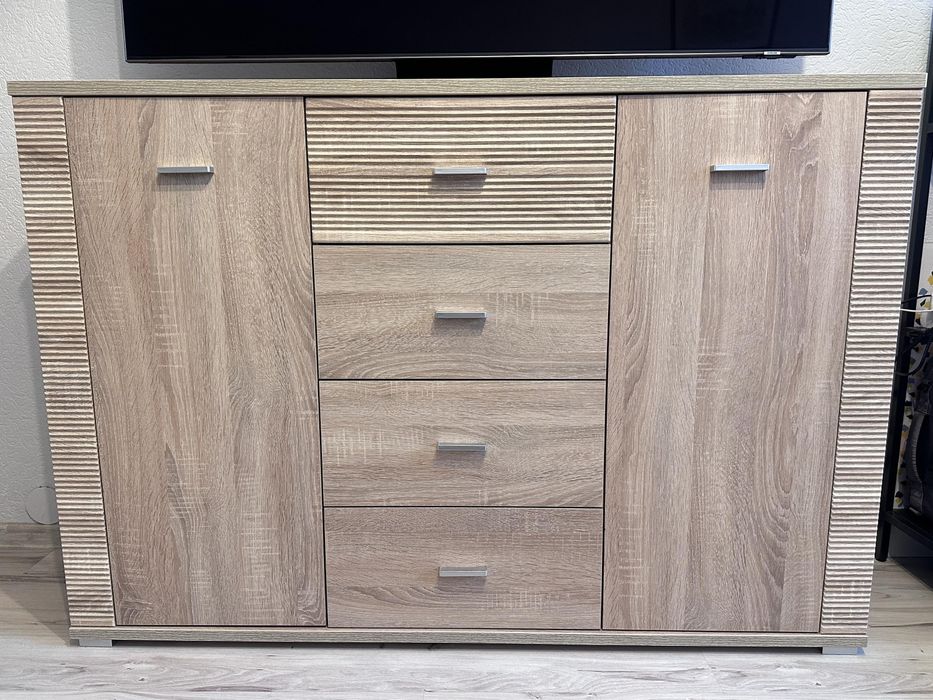 Komoda salon sypialnia dąb sonoma, frezy po bokach, 2 drzwi i 4 szufla
