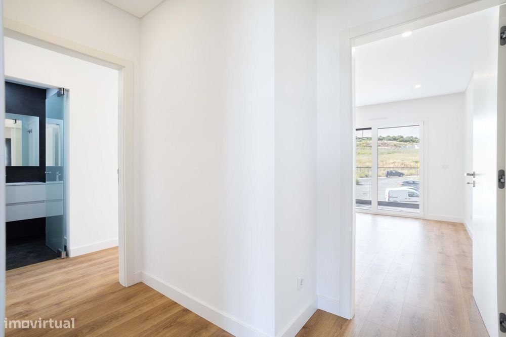 Apartamento T3 com 2 Lugares de Garagem | Santo António dos Cavaleiros