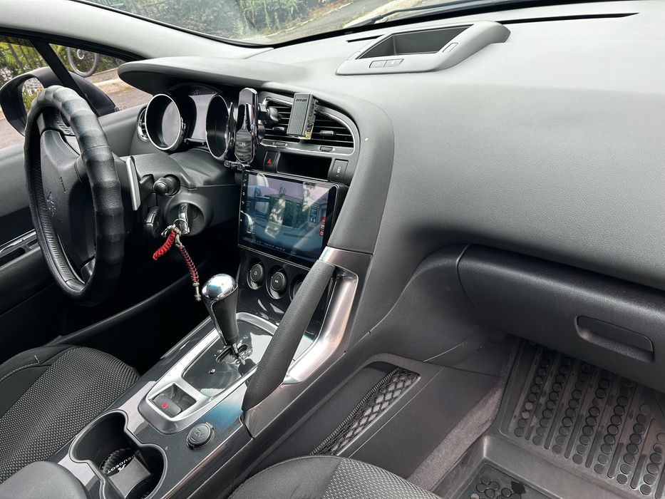 Продам Пежо 3008 1.6 HDI 2011
