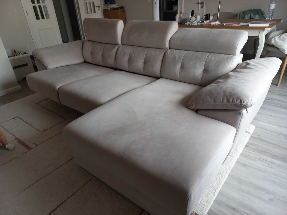 Sofá com chase longue impermeabilizado, assentos extensíveis, encostos reclináveis em 8 níveis, muito confortável, quase novo